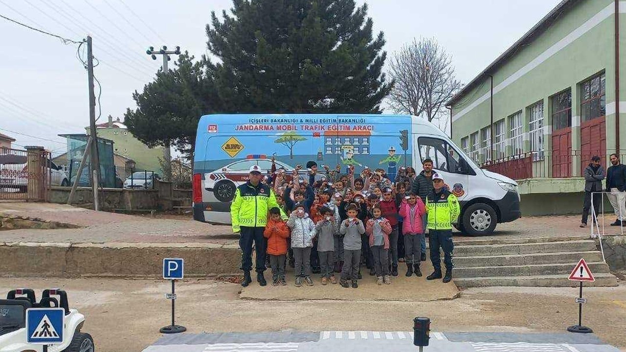 Konya’da jandarma ekiplerinden trafik eğitimi