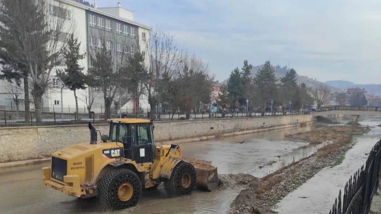 Bozkır'da Çarşamba Çayında temizlik çalışması
