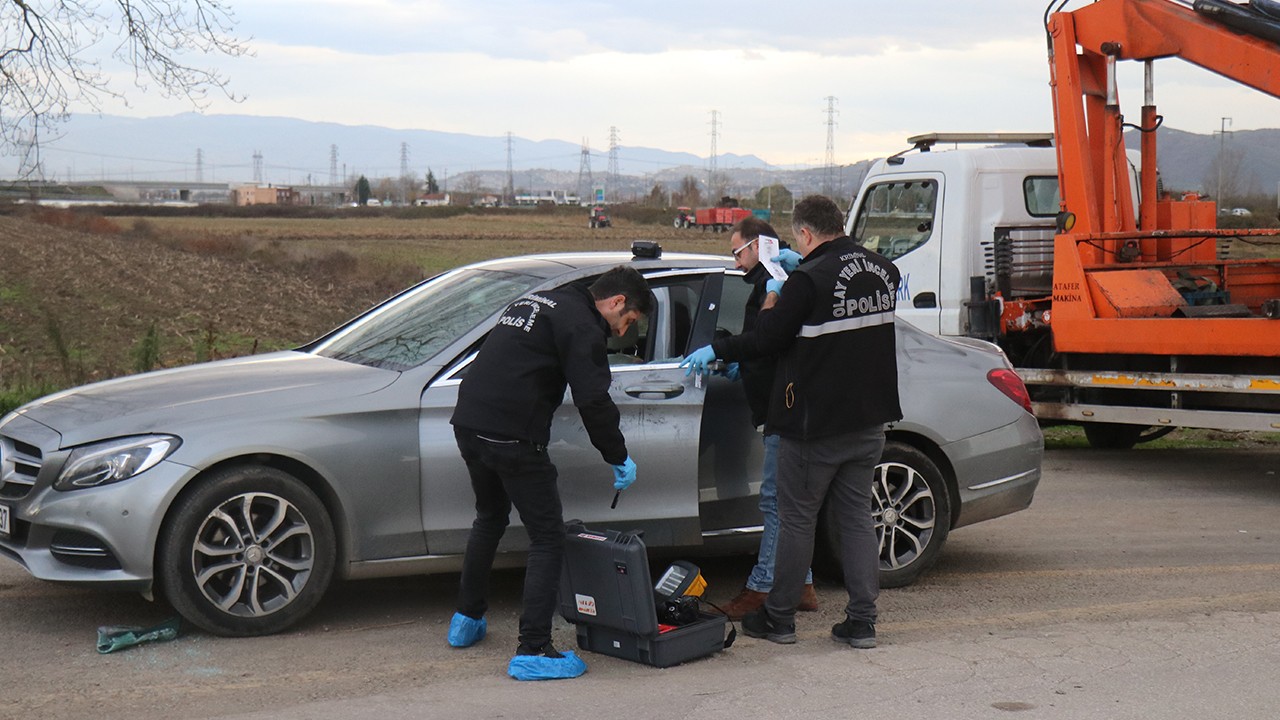 Kalp Damar Cerrahı otomobilinde başına poşet geçirilmiş halde ölü bulundu