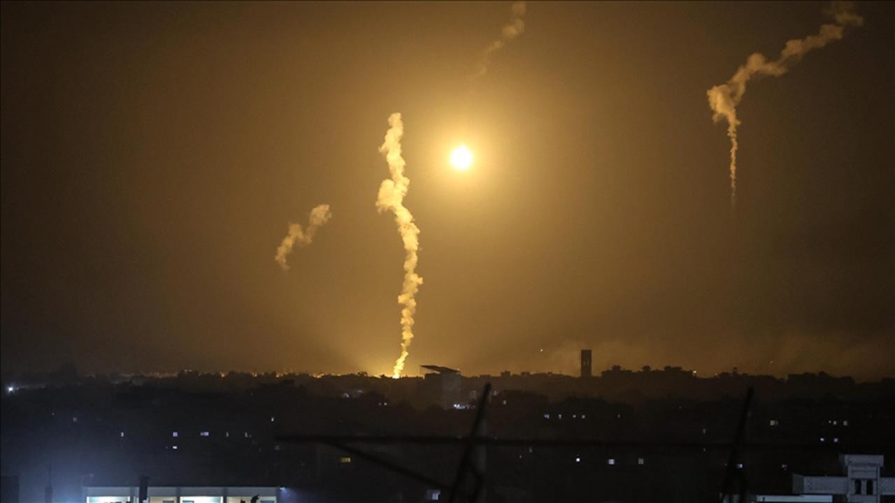 Soykırımcı İsrail'in Gazze Şeridi'nin farklı bölgelerindeki saldırılarında 11 Filistinli öldü