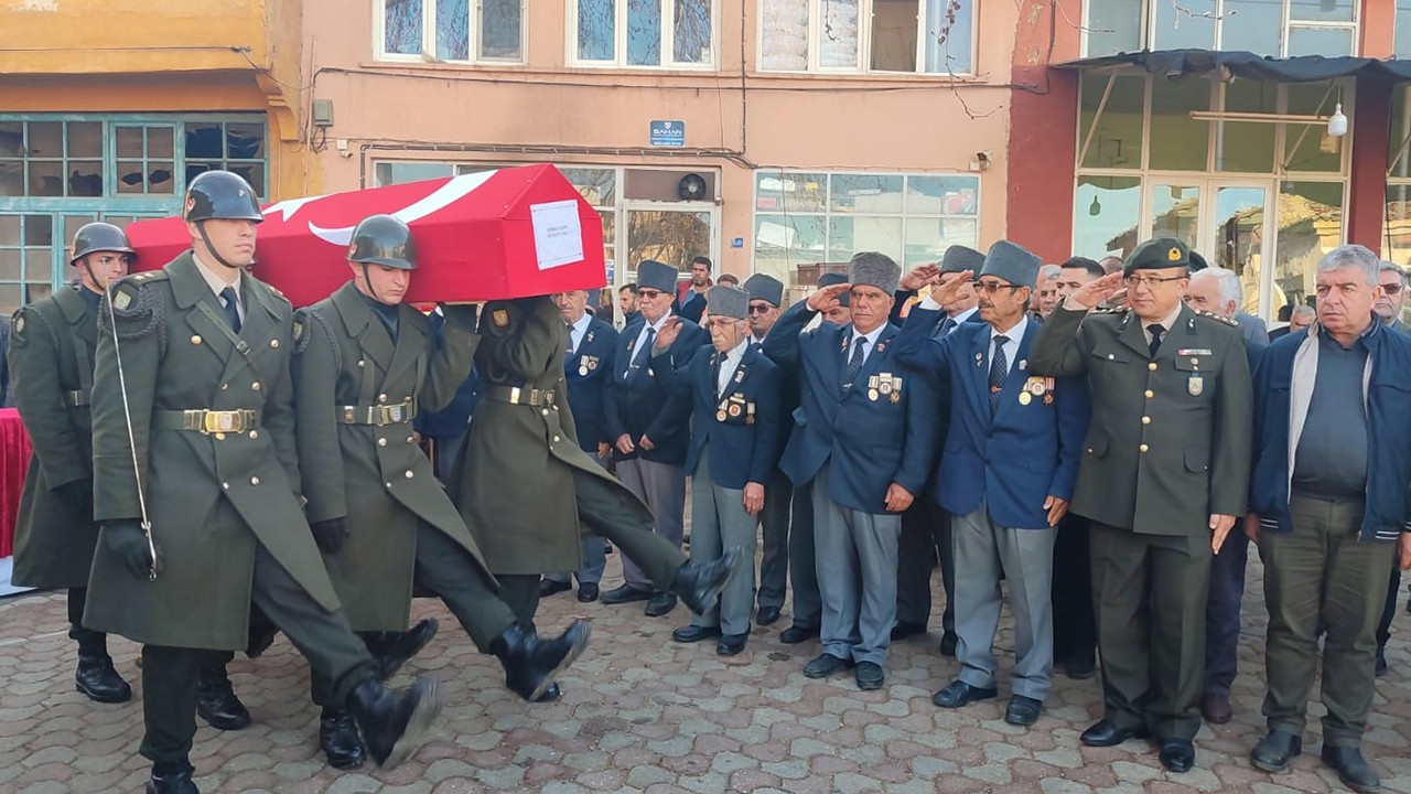 Vefat eden Kıbrıs gazisi son yolculuğuna uğurlandı