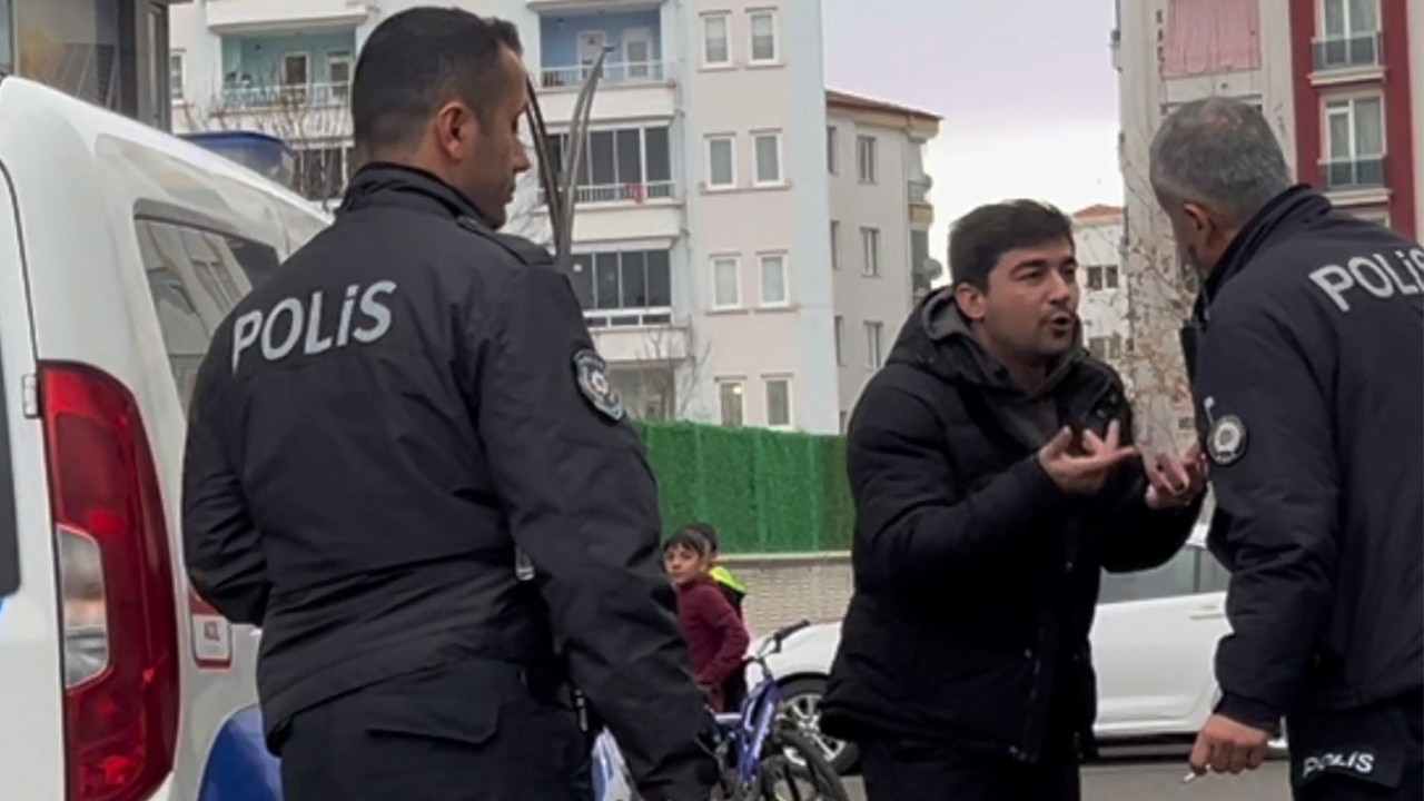 Gözaltına alınmak istenen şahıs, “Beni döv” diye polis memuruna yalvardı