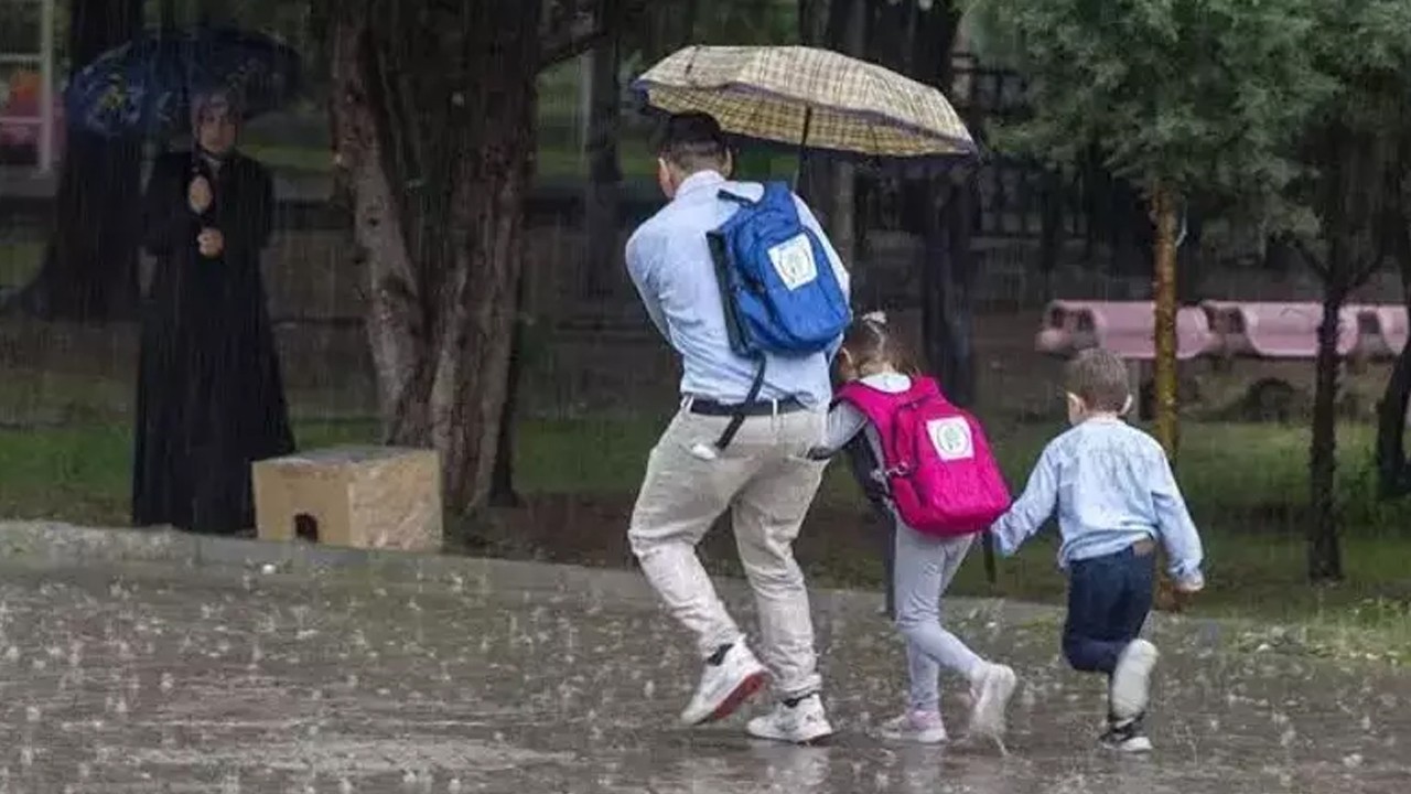 Antalya'da taşımalı eğitime 1 gün ara verildi