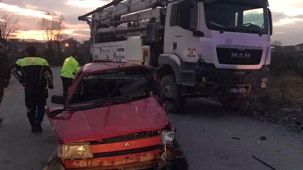 9 yaşında çocuğun kullandığı otomobille kamyon çarpıştı: 3’ü ağır 5 kişi yaralandı