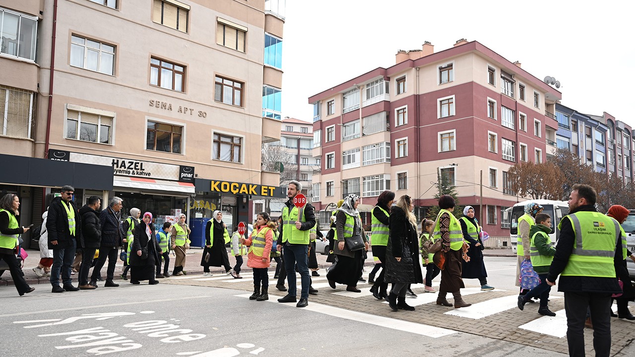 Konya öğrencilerin okula güvenle gitmesi için “Yayabüs” projesini başlattı