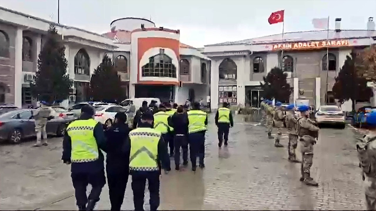 Baba ile oğlunu öldüren ve 18 aydır aranan 4 kardeş, samanlıkta yakalandı