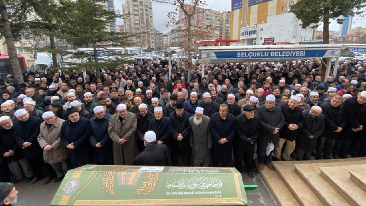 Eğitim ve tasavvuf dünyasının yakından tanıdığı isim Muammer Tan son yolculuğuna uğurlandı