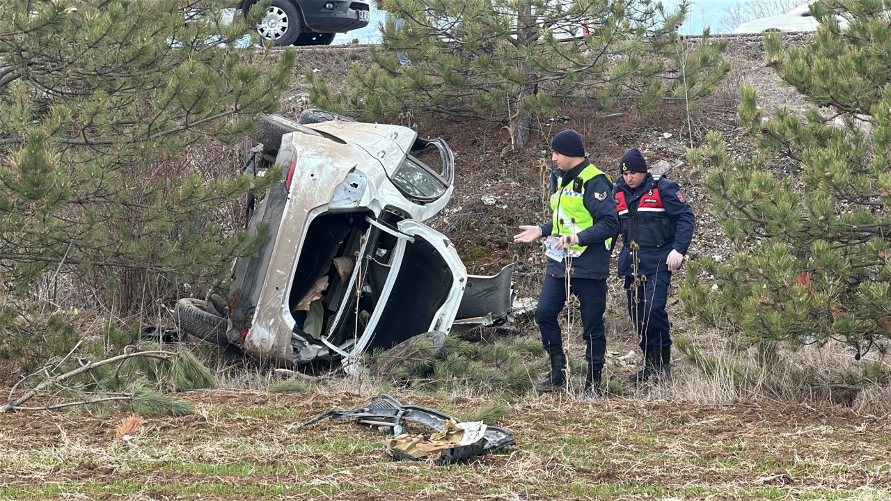 Feci kaza: Otomobilden fırlayan yolcu öldü, sürücü yaralı