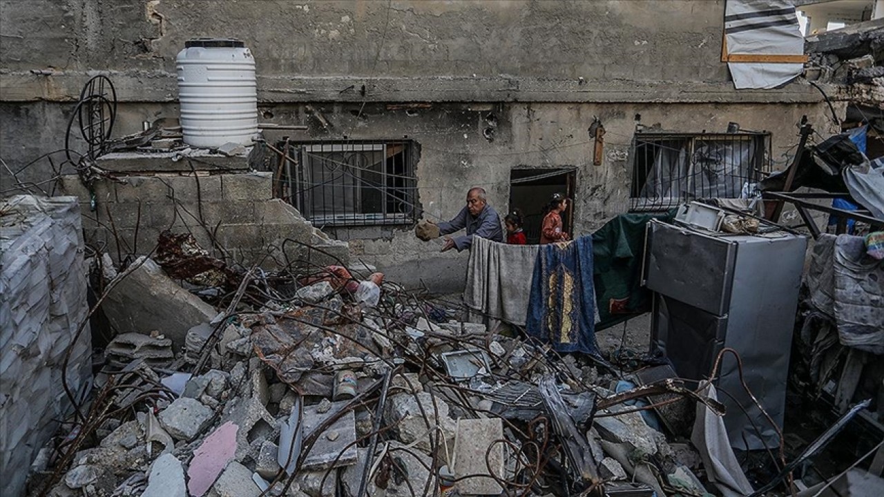 Katil İsrail, Gazze kentine bombardımanı yoğunlaştırdı