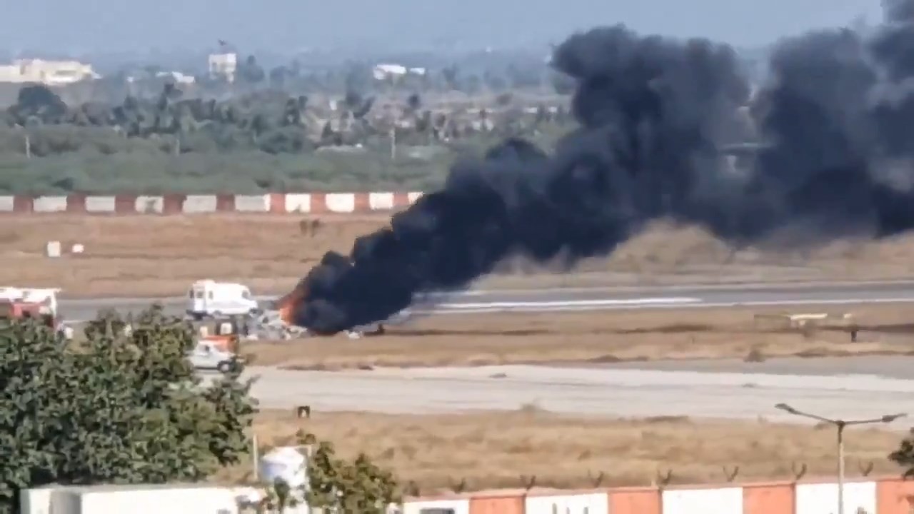 Sahil güvenliğe ait bir helikopter düştü: 3 kişi hayatını kaybetti