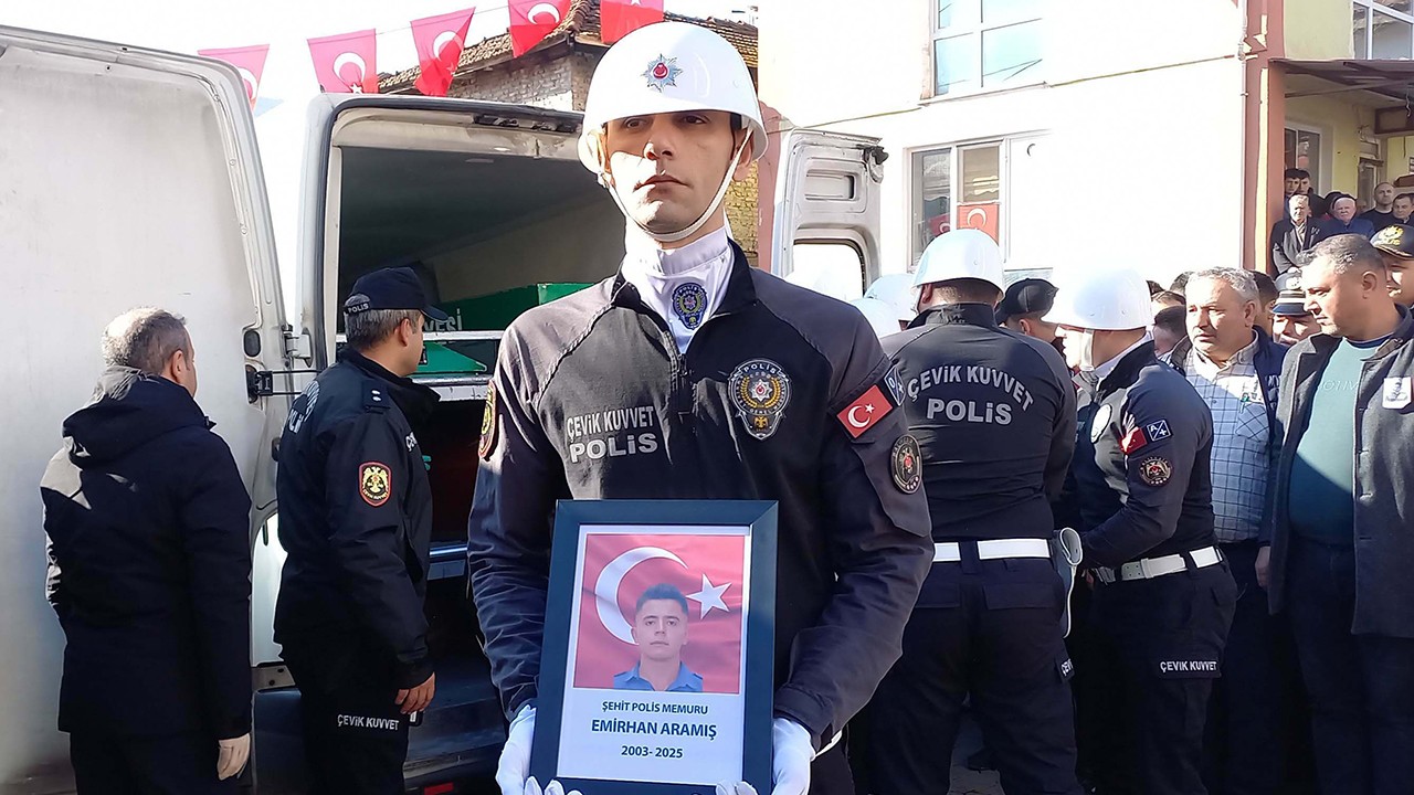 Şehit polis memuru, memleketi Balıkesir’de son yolculuğuna uğurlandı