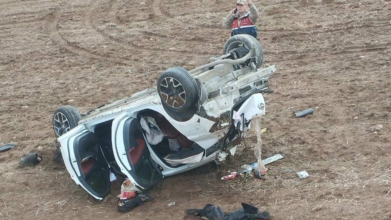 Başıboş köpeğe çarpmamak için manevra yapan otomobil takla attı: 1 ölü