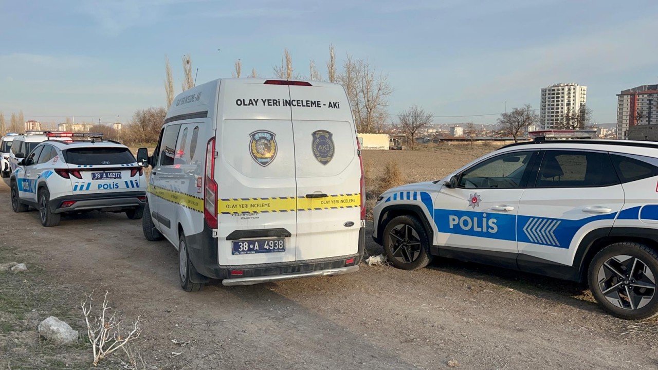 Boş bir arazide 1 kişi ölü, 3 kişi ise baygın halde bulundu