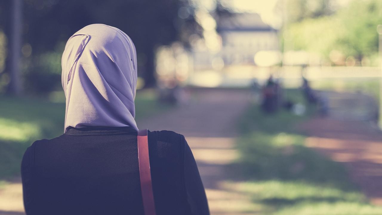 KKTC'de liselerde başörtüsü serbest bırakıldı